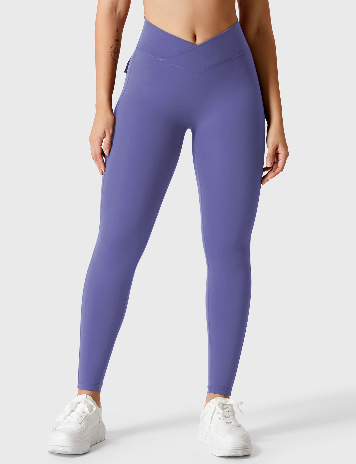 Tebeary V-waistband Charm Leggings
